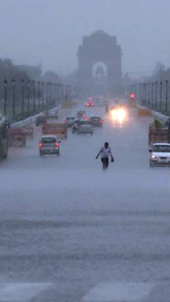 Delhi Noida Weather Update Imd Predicts Light Rain Cloudy Sky 2593