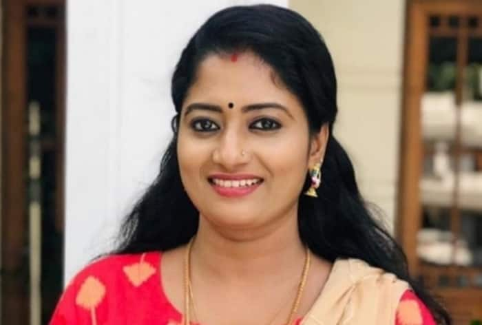 Renjusha Menon Dies Malayalam Actress Found Dead at Her Apartment in ...