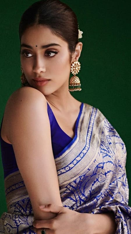 10 Trendy Blouse Designs For Banarasi Silk Sarees 2023