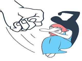 एक बहू बैठ गई धरने पर, बोली-पति और सास करती है परेशान; जानें पूरा मामला