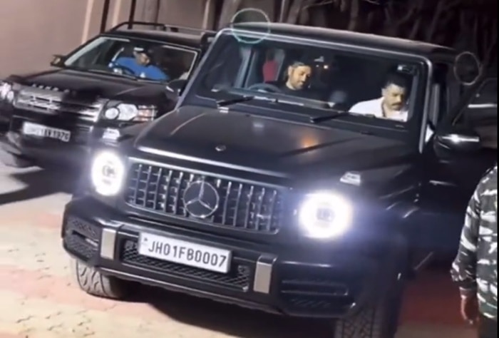 MS Dhoni Driving Mercedes G Class Video With 0007 Number Plate Goes VIRAL