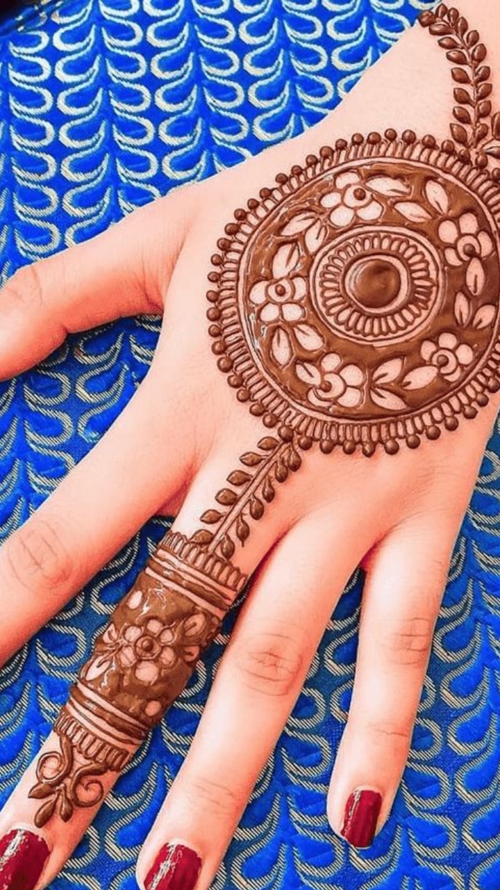 Latest 15 Simple Arabic Mehndi Designs This Wedding Season! - Hiscraves