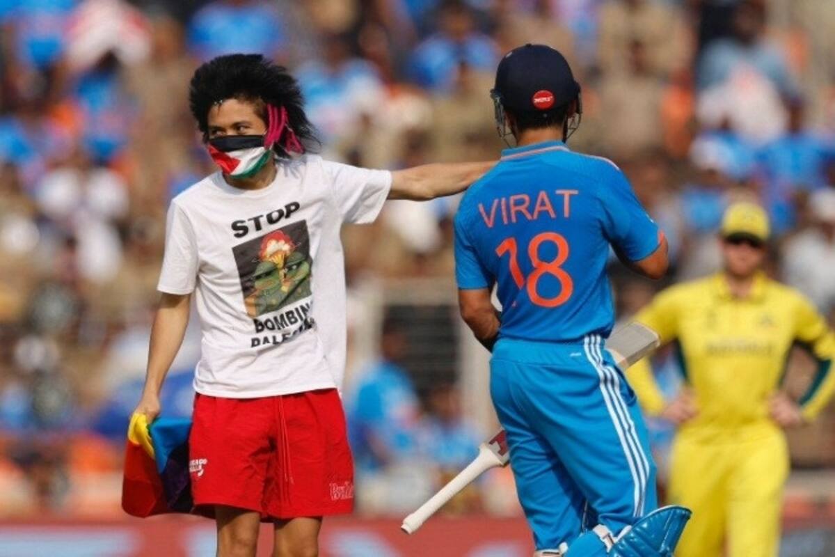 Australian citizen wearing 'Free Palestine' t-shirt invades pitch during  World Cup Final, held, image size:1200x800