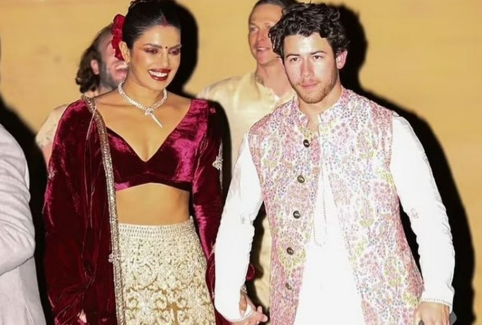 Priyanka Chopra red lehenga | Bride recreates Priyanka Chopra's Sabyasachi  wedding lehenga look and it's difficult to say who did it better!