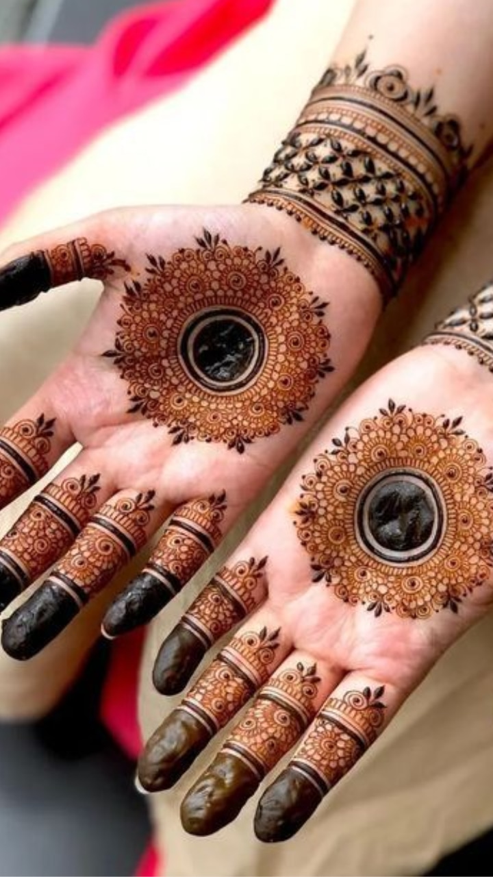 My cousin and the bridal party are getting henna tattoos Thursday. What is  getting them like and how long do they last? - Quora