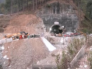 Uttarkashi Tunnel Rescue: वर्टिकल ड्रिलिंग आज भी जारी, जानिए कितना दिन लगेंगे और कब मजदूरों को निकाला जा सकता है बाहर