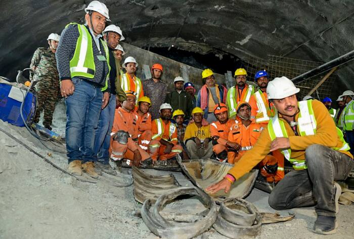 Uttarkashi Tunnel Rescue Efforts Hit Snag Auger Machine Breaks Down, Teams Weigh Alternative Options