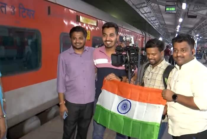 Watch: Cricket Fans Board A Special Train To Ahmedabad To Watch ICC World Cup Final