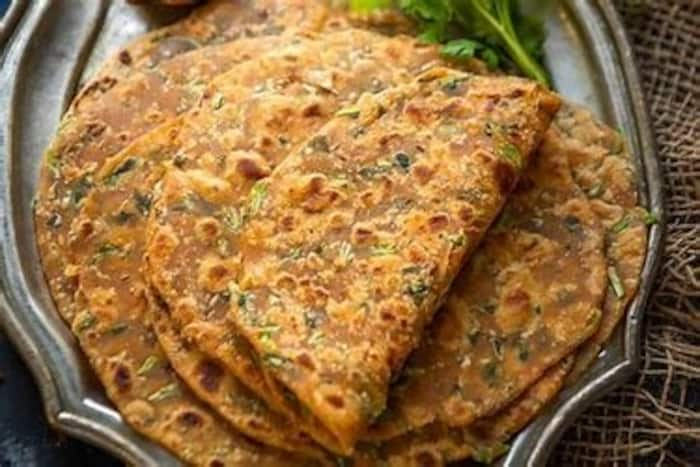 Methi Parantha For Weight Loss: 5 Ways How This Delightful Winter Treat Can Help in Losing Those Extra Kilos?