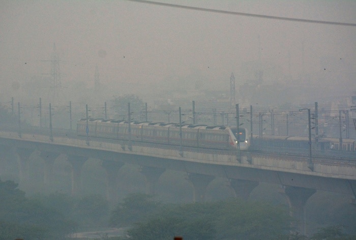 Delhi Pollution: How to Protect Children From Toxic Air Inside Home? 5 Prevention Tips