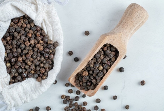 Weight Loss With Black Pepper: 5 Reasons that Make Kali Mirch a Winter Essential to Shed Fat