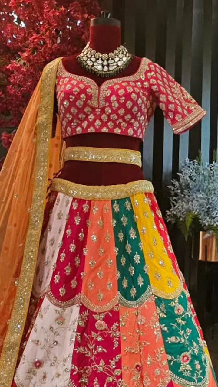 Arun Vastra Bhandar | Obsessing Designs..!! Arun Vastra Bhandar has always  put its customers first by providing them with exceptional quality products  and ser... | Instagram