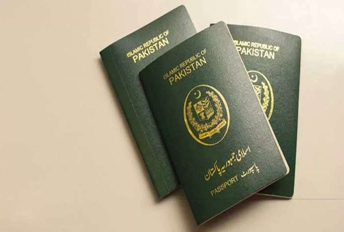 Here’s Why Pakistanis Are Unable To Get New Passports In The Country