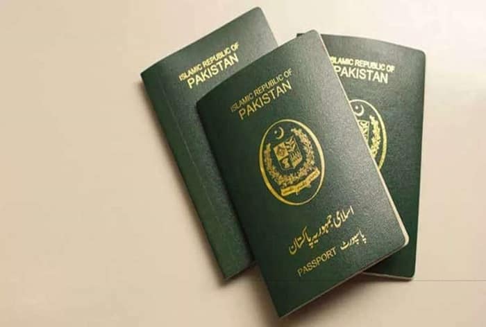 Here's Why Pakistanis Are Unable To Get New Passports In The Country