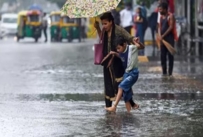 Heavy Rain Lashes Tamil Nadu: Schools In Chennai, Karaikal, Puducherry ...