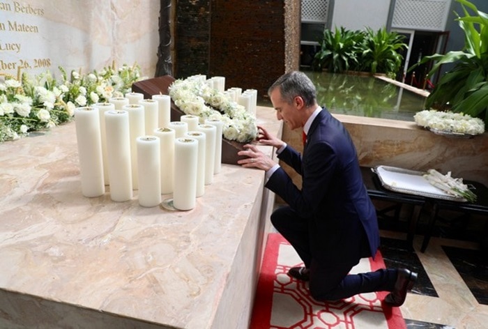 Pledge To Fight Against Acts Of Terror US Envoy Pays Homage To Victims Of 26 11 Mumbai Terror Attacks