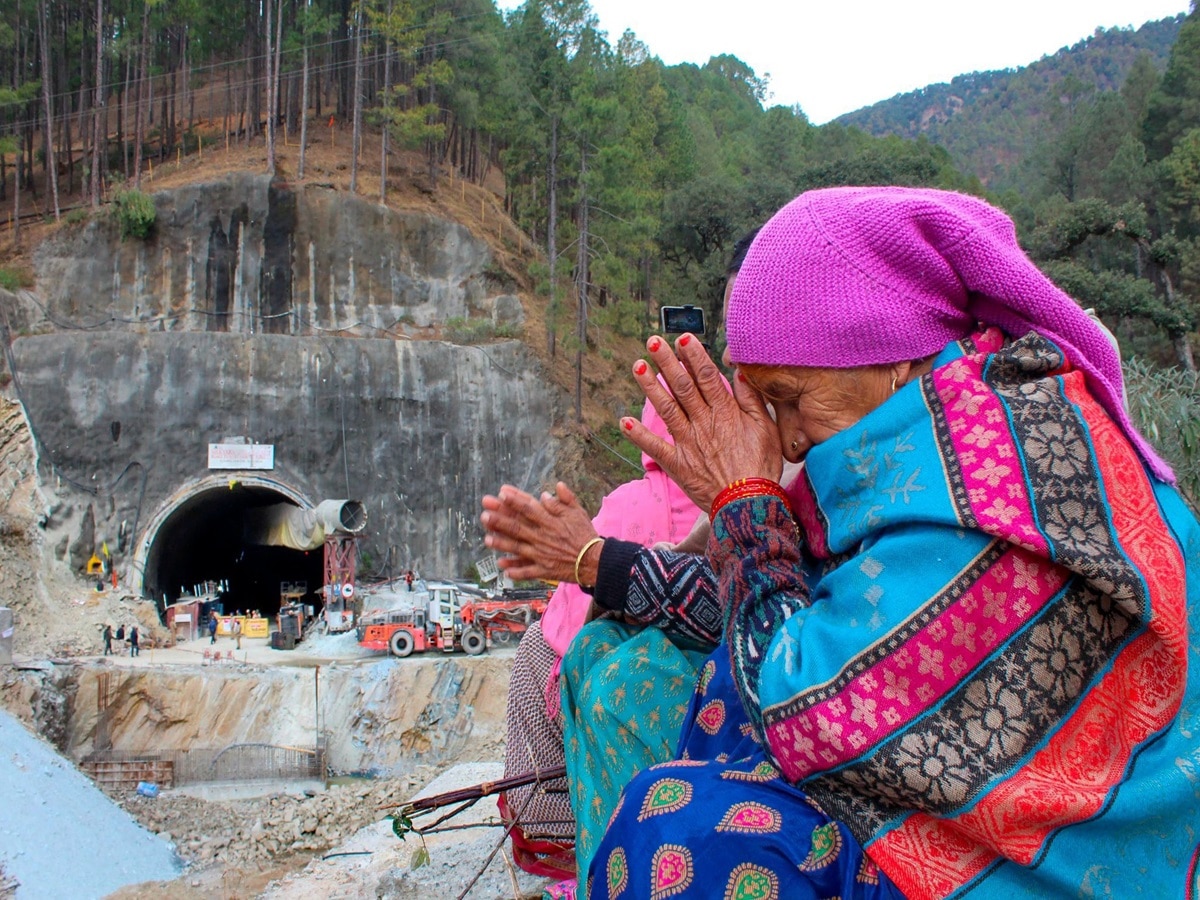 Family Members Of Trapped Workers Called Inside Tunnel As Ops Intensifies, CM Dhami At Spot