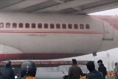 400px x 270px - Bizarre! Airplane Gets Stuck Under Bridge During Transport In Bihar's  Motihari | WATCH