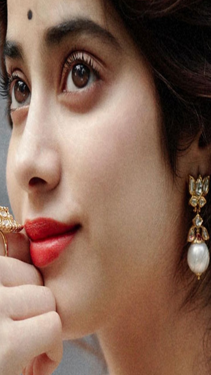 Kareena kapoor hot sale pearl ring