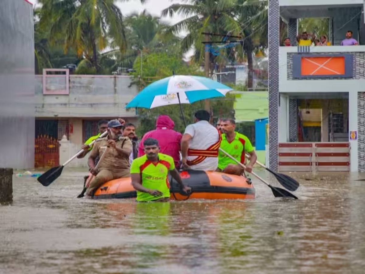 Tamil Nadu Rains 500 Passengers Stranded In Thoothukudi District, IMD Issues Red Alert