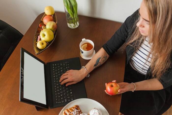 9 Smart Eating Hacks to Keep Your Health in Check During Hectic Office Hours