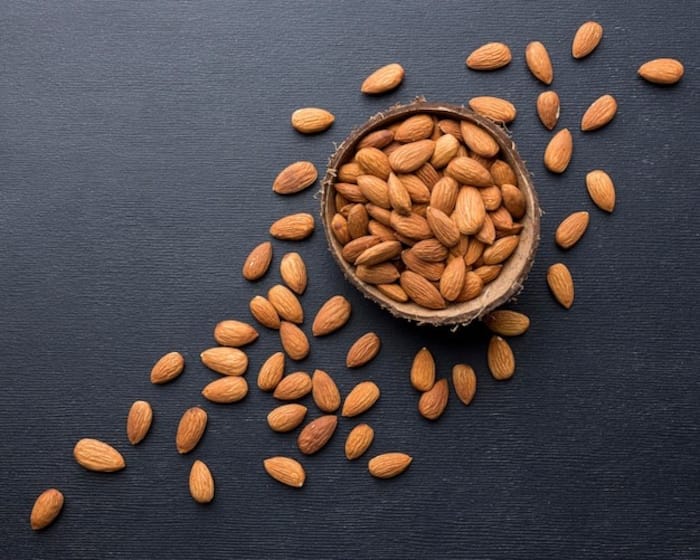 Soaked vs Unsoaked Almonds: Which is The Ideal Morning Choice on an Empty Stomach?