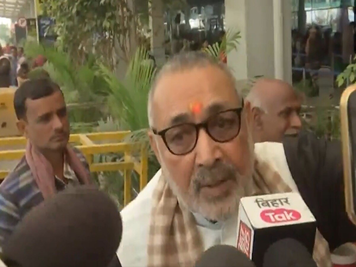 Giriraj Singh Challenges CM Nitish Kumar To Go And Fight PM Modi In ...