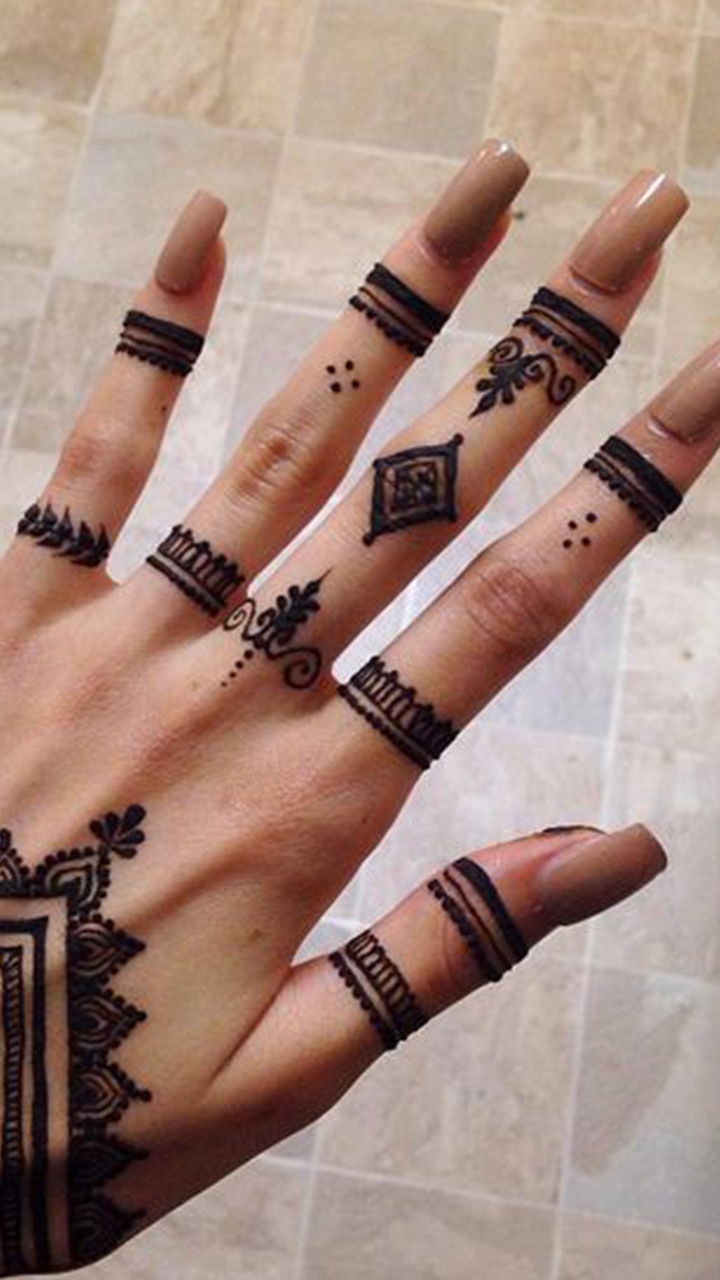 30 unique finger mehndi designs that are stunningly beautiful - Tuko.co.ke