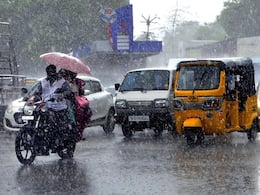 Tamil Nadu Heavy Rain:  तमिलनाडु में भारी बारिश से बिगड़े हालात, पानी-पानी सड़कें, 800 से ज्यादा पर्यटक फंसे