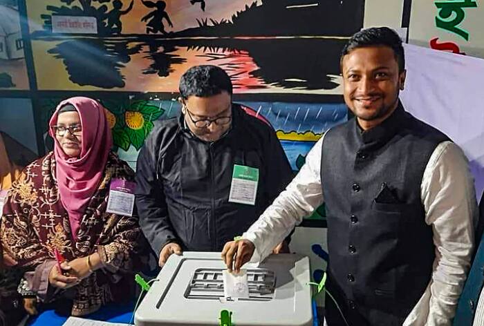 Awami League candidate and cricketer Sakib Al Hasan casts his vote in the country's general elections, in Magura, Sunday (Image: PTI)