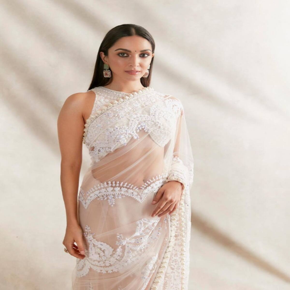 7 Trendy Blouse Designs To Opt In This Wedding Season