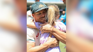 विदाई टेस्ट के बाद भावुक हुए डेविड वॉर्नर, पत्नी- बच्चों को लगाया गले