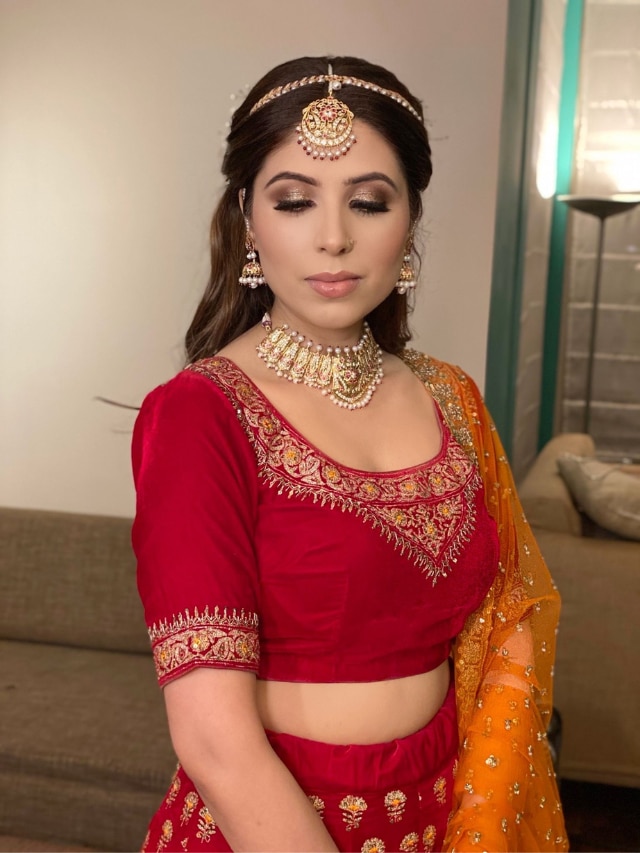 Mathapatti hairstyle & red lehenga bride with nude makeup is a perfect  combination for your special day❤️😍 Follow @harsha.modi31 for more … |  Instagram