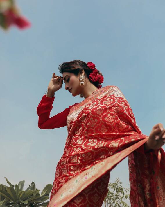 From Runway to Realway: Sonam Bajwa's Red Banarasi Saree Look by Weave –  WeaverStory