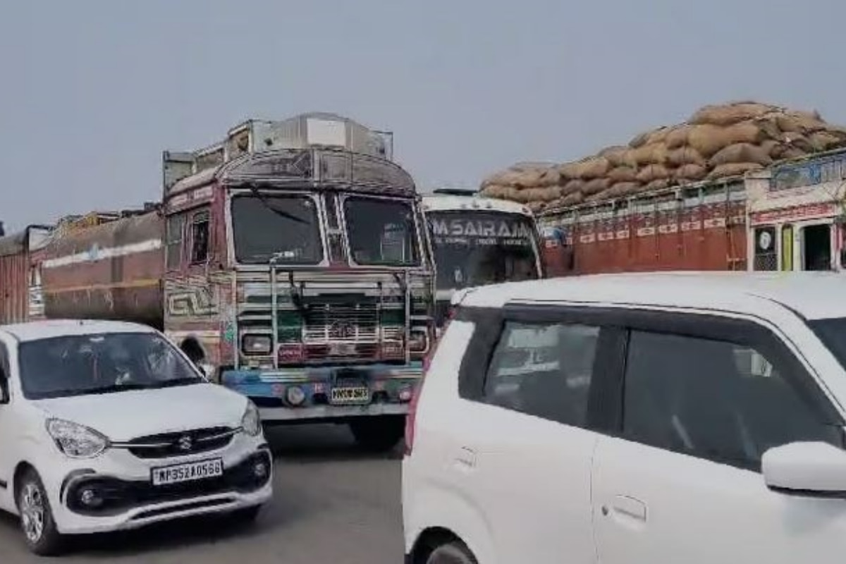 Private Bus And Truck Drivers Enforce Chakka Jam Against New Hit-and-run Law