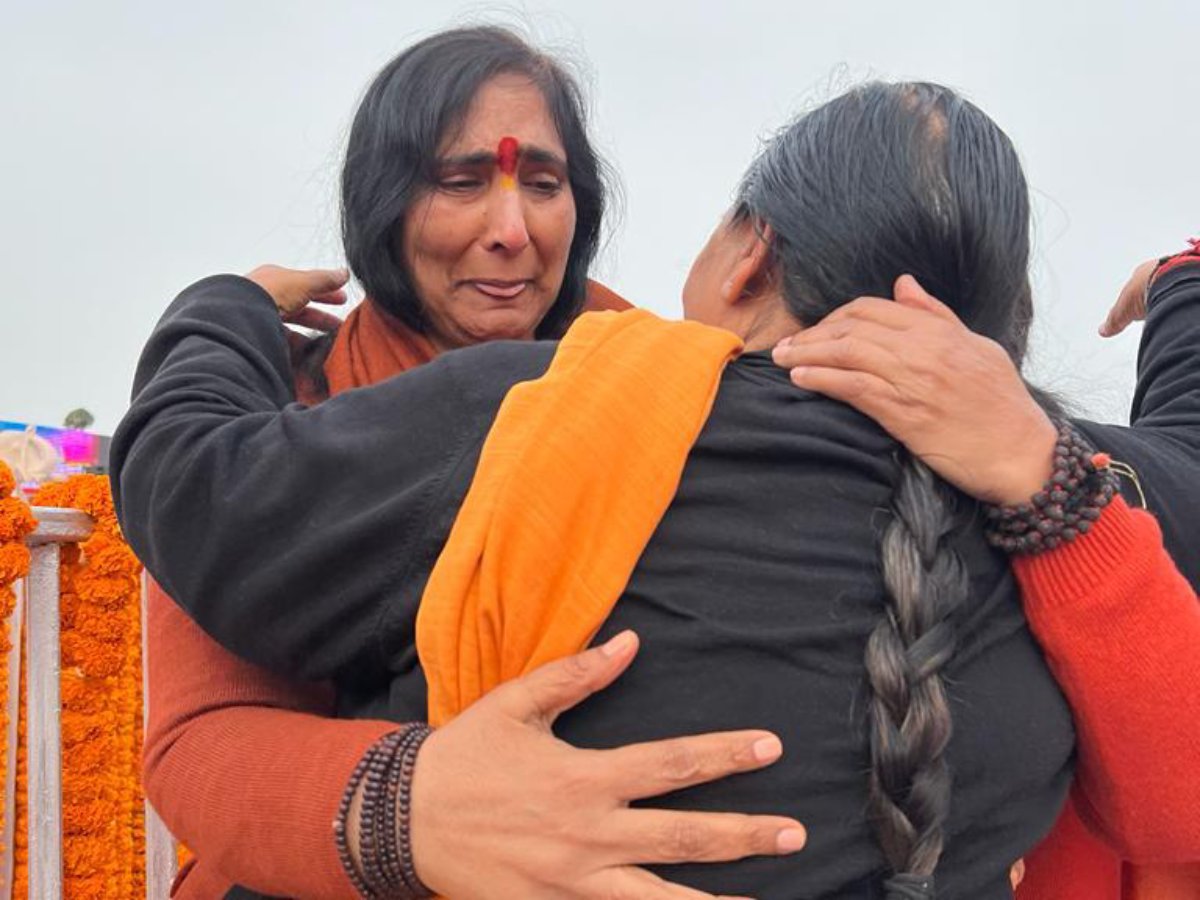 Uma Bharti and sadhvi Rithambhara Hugs