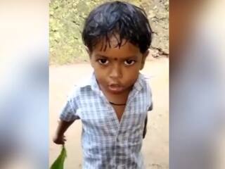 बच्चे को राष्ट्रगान गाता देख बॉलीवुड एक्टर अनुपम खेर ने कहा -“शब्द नहीं, भावनाएँ ज़्यादा ज़रूरी होती है!”