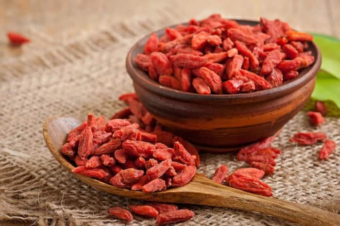 Goji Berry Benefits: 5 Reasons to Make This Tiny Red Fruit a Winter Staple