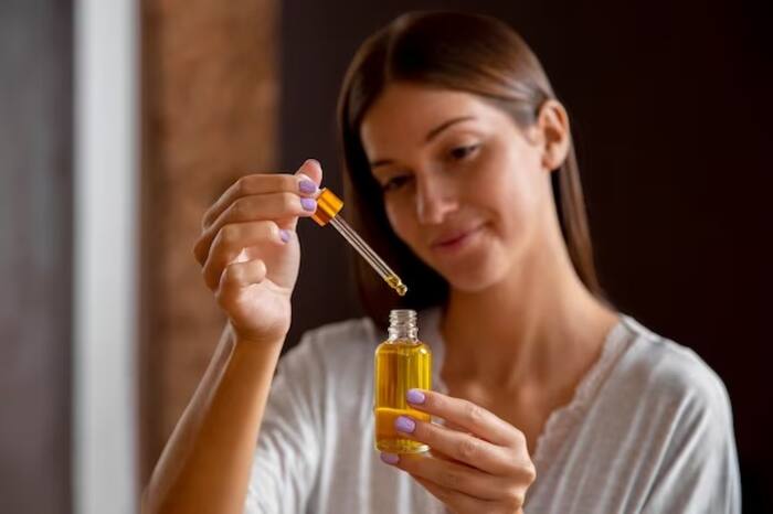 Kumkumadi Oil For Face: Anti-Aging to Acne Control, 5 Benefits of Using Ayurvedic Blend of Herbs