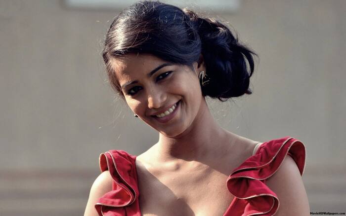 Poonam Pandey's Death: Know The First Signs of Cervical Cancer in Young Women