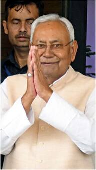 Bihar CM Nitish Kumar Education Qualification, Early Life
