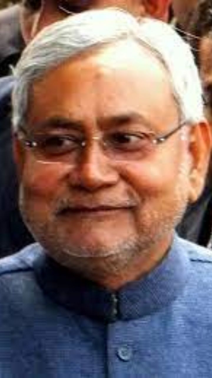 Nitish Kumar distributes portfolios, retains Home, General