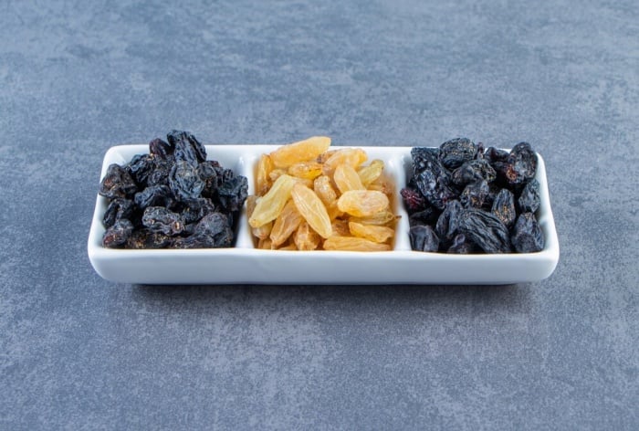 Digestion to Weight Loss, 5 Reasons to Regularly Snack on Soaked Raisins in Winter Season