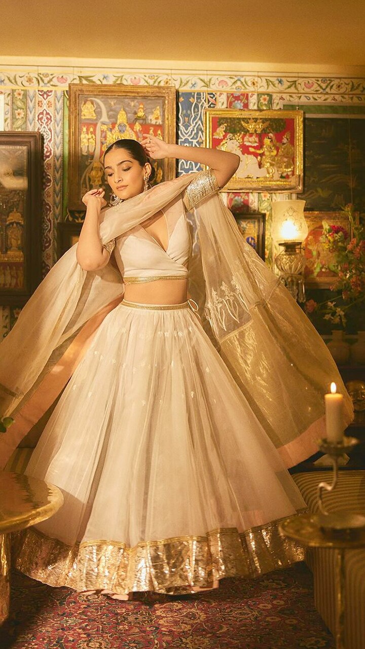 PICS: Sonam Kapoor's Cannes 2018 look is like fairytale bride, walks with  mehendi on her hands – India TV