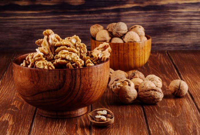 Diabetes Control to Heart Health, 5 Reasons to Eat Walnut on Empty Stomach in Winters