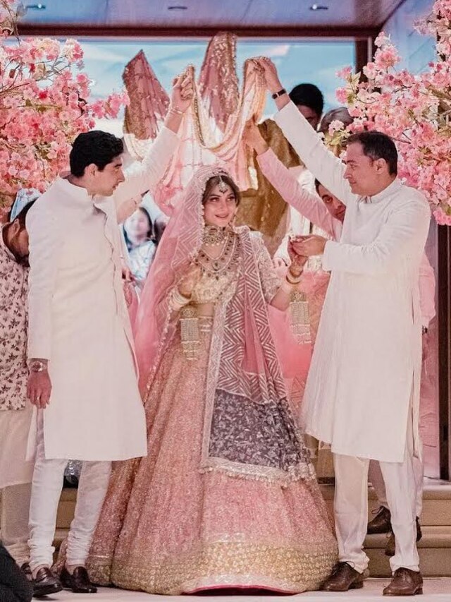 Manish Malhotra Serves Perfect Style Guide With Biggest Bridal Trends &  Lehenga Designs For Fall 2020 | HerZindagi