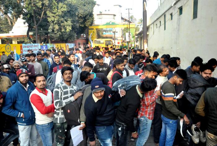 UP Police Constable Recruitment Exam 2024: Huge Crowd at Railway Stations, 122 Held For Cheating on Day 1