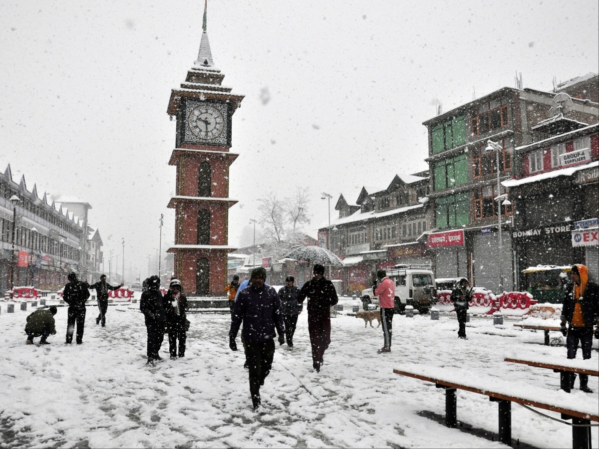 Snowfall to continue in Himachal Pradesh, Kashmir; rain likely in North  India today - India Today