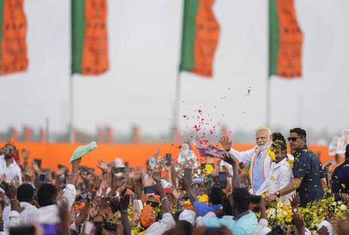 PM Modi Pays Tributes to MGR in Tamil Nadu, Says 'Proud to Have Worked with Jayalalithaa'