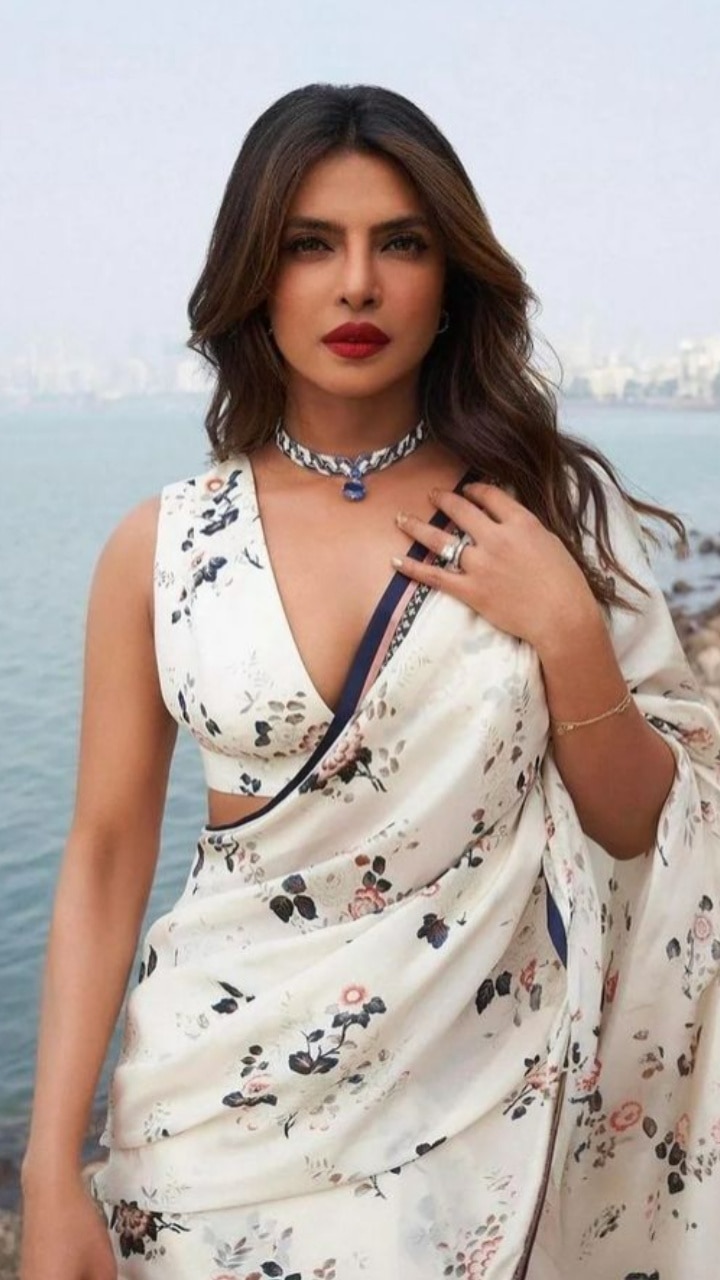 Priyanka Chopra in a red saree twirled, smiled and flirted with Nick Jonas  in tow – Wedding bells for Nickyanka? : Bollywood News - Bollywood Hungama